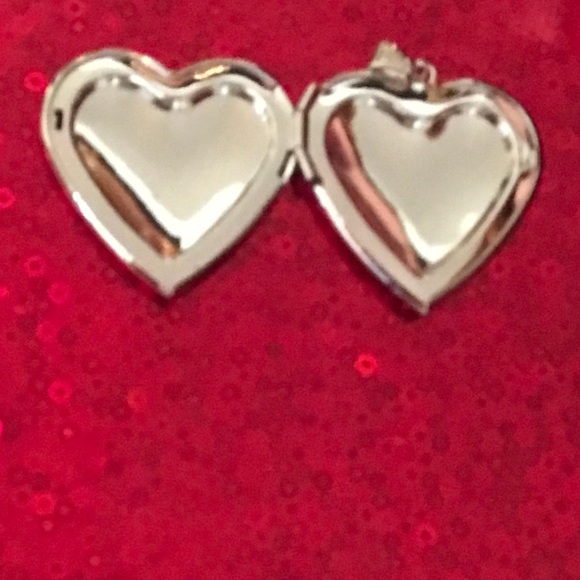 Large 925 Sterling Silver Heart Picture Locket. - Picture 3 of 6